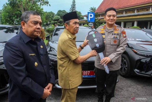 Pekanbaru Batal Beli Mobil Listrik, Anggaran Dialihkan untuk Perbaikan Jalan - GenPI.co RIAU