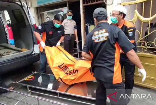 Seorang Pria Tewas Tersengat Listrik saat Bermain Handphone di Rokan Hilir - GenPI.co RIAU