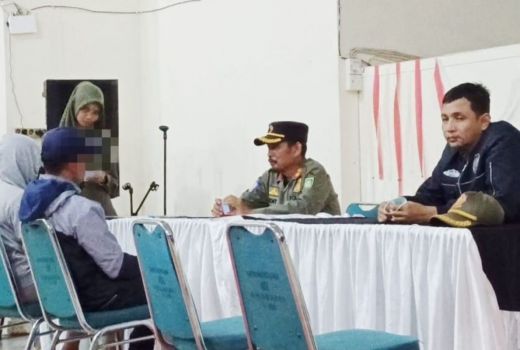 Satpol PP Kota Dumai Gerebek 5 Pasangan Sejoli Tak Resmi di Kamar Hotel - GenPI.co RIAU