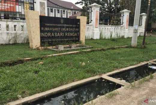 Warga Indragiri Hulu Keluhkan Air Limbah di Depan RSUD Indrasari - GenPI.co RIAU