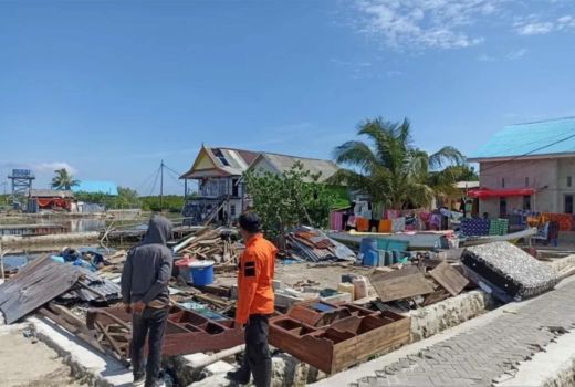 Puting Beliung di Sulsel, Puluhan Rumah Rusak, Warga Mengungsi - GenPI.co SULSEL