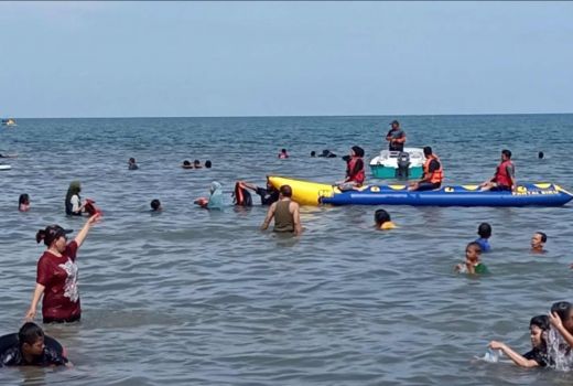 Libur Sekolah, Pantai Biru Makassar Dipadati Wisatawan - GenPI.co SULSEL