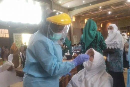 Mendarat di Makassar, Jemaah Haji Wajib Tes Usap PCR - GenPI.co SULSEL