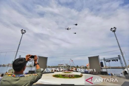 Heboh, Sejumlah Jet Tempur Sukhoi Mondari-mandir di Langit Pantai Losari, Ternyata - GenPI.co SULSEL
