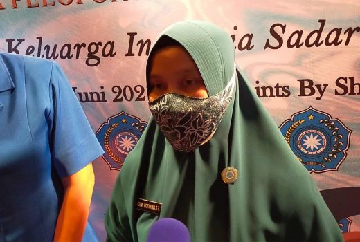 Pamer Songkok Bone, Istri Gubernur Sulsel Bawa Pulang Penghargaan Bergengsi - GenPI.co SULSEL