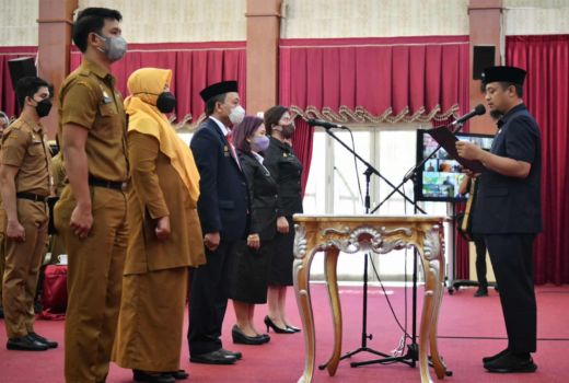 Tempuh 150 Km Demi Mengajar, Gubernur Sulsel Pindahkan Kepala Sekolah Dekat Rumah - GenPI.co SULSEL
