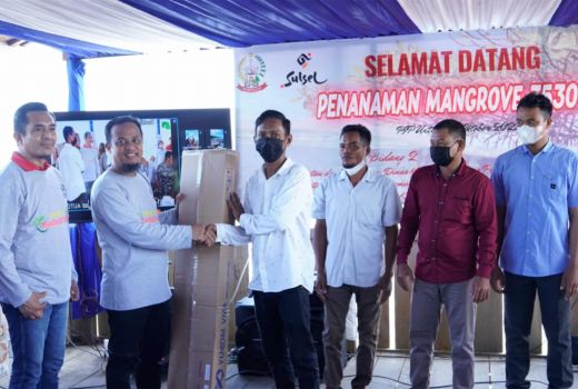 Gubernur Sulsel Beri Smart Fishing, Nelayan Talakar Gembira, Hore! - GenPI.co SULSEL