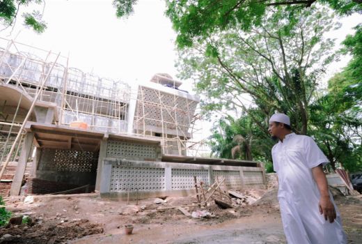 Gubernur Sulsel Minta Anak Buahnya Salat di Masjid Nurul Amir - GenPI.co SULSEL