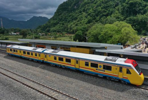Bangun Jalur Kereta Api Trans Sulawesi, Presiden Jokowi Cetak Sejarah Baru - GenPI.co SULSEL