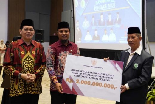 Gubernur Sulsel Serahkan Hibah Rp3 Miliar untuk MUI dan BAZNAS, Hamdalah - GenPI.co SULSEL