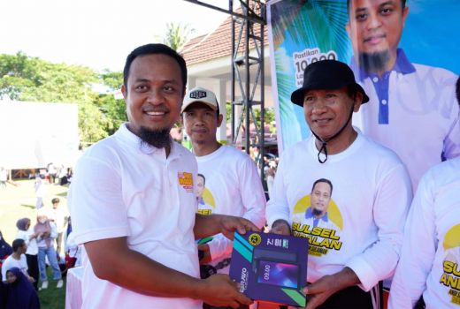 Gubernur Sulsel Bantu Peralatan Smart School, SMA di Bantaeng Happy - GenPI.co SULSEL
