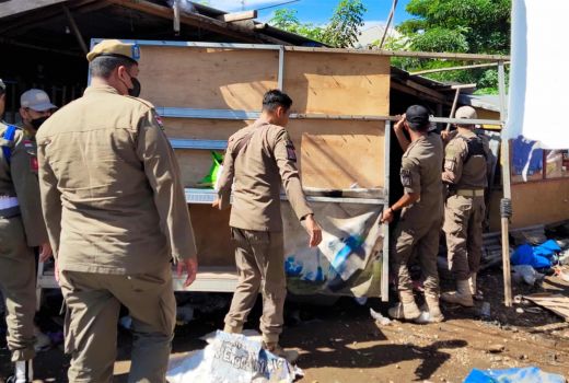 Anak Buah Gubernur Sulsel Tegas, PKL Bandel Jadi Sasaran - GenPI.co SULSEL