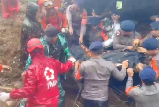 1 Korban Longsor di Maros Ditemukan Meninggal, 5 Orang Belum Ketemu - GenPI.co SULSEL
