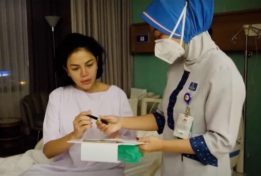 Operasi Berhasil, Nikita Mirzani Gaspol ke London - GenPI.co SULSEL