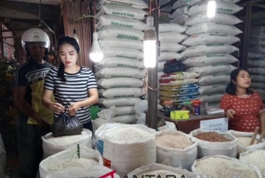 Harga Beras Hari Ini di Makassar, Pedagang Menjerit - GenPI.co SULSEL