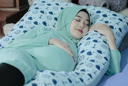 Segudang Manfaat Bantal Hamil, Bisa Dipakai Hingga Menyusui Anak - GenPI.co SULTRA