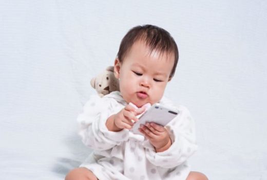 Hai Bunda, Ini Lho Bahaya Radiasi HP pada Anak - GenPI.co SULTRA