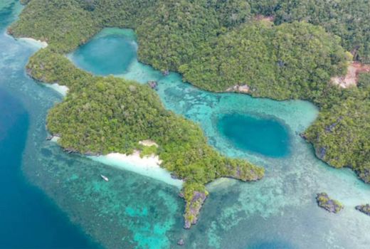 Pulau Kartika, Wisata Bahari Terindah Berlatar Batuan Karst - GenPI.co SULTRA