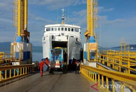 Cuaca Buruk, Kapal Butuh 4 Jam Hanya Untuk Sandar di Pelabuhan - GenPI.co SULTRA