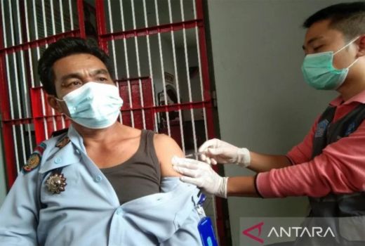 Pegawai Bertumbangan, Lapas Kendari Perkuat Imun dengan Booster - GenPI.co SULTRA