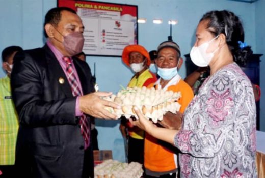 Pedagang Terdampak Cuaca Ekstrem di Baubau Dapat Bantuan Sembako - GenPI.co SULTRA