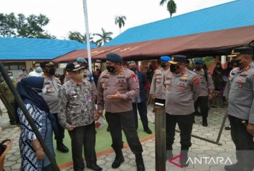 Usai Divaksin, Siswa SD di Kendari Dapat Hadiah Minyak Goreng - GenPI.co SULTRA