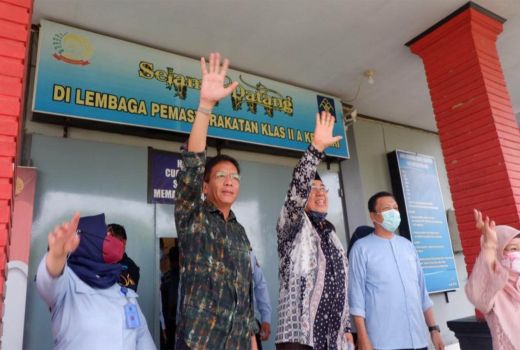 Bebas dari Lapas Kendari, Simpatisan: Hidup Asrun! Hidup Asrun! - GenPI.co SULTRA