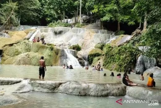 Air Terjun Moramo, Keindahannya Tiada Duanya di Sultra - GenPI.co SULTRA