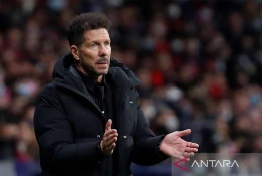 Fans Man United Ngamuk Lempar Botol, Diego Simeone: Saya Senang - GenPI.co SULTRA