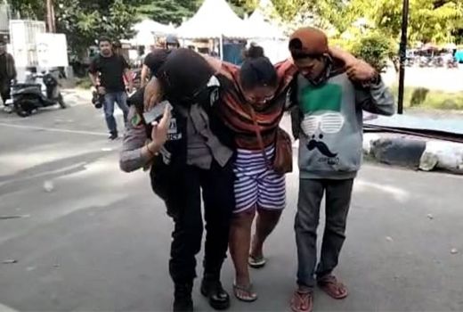 Dor! Polisi Tembak Salah Sasaran, Gas Air Mata Lukai Pedagang - GenPI.co SULTRA