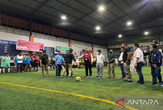 Buruh Perusahaan Ternama di Sultra Main Futsal, Intip Keseruannya - GenPI.co SULTRA