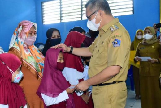 Hamdalah, 220 Siswa SD SMP Miskin di Kendari Dapat Beasiswa - GenPI.co SULTRA