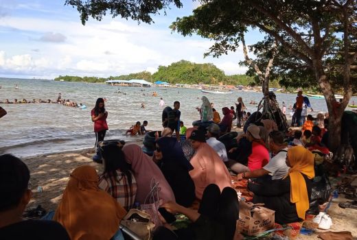 Naik 50 Persen, Puncak Kunjungan Pantai Nambo Diprediksi Hari Ini - GenPI.co SULTRA
