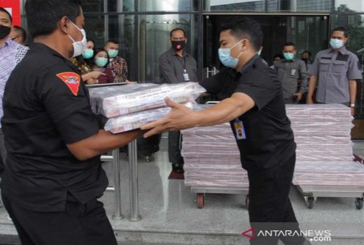KPK Setor Sisa Uang dari Mantan Gubernur Sultra Nur Alam - GenPI.co SULTRA