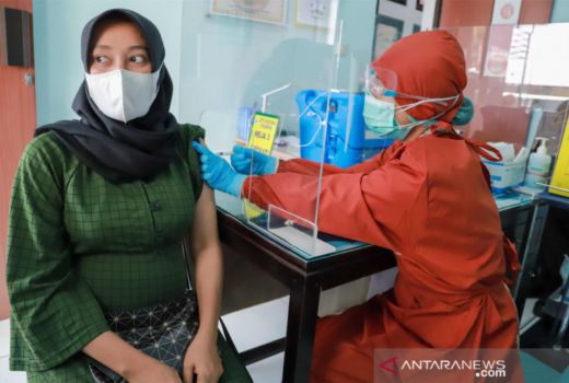 Dinkes Kendari Fokus Suntik Booster Kedua Bagi Tenaga Kesehatan - GenPI.co SULTRA