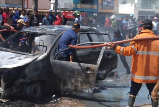 Duar! Detik-Detik Mobil Meledak di SPBU Kendari, Warga Heboh - GenPI.co SULTRA