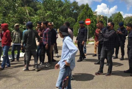 Lelet Ungkap Kasus, Mahasiswa dan Keluarga Amis Demo Polda Sultra - GenPI.co SULTRA