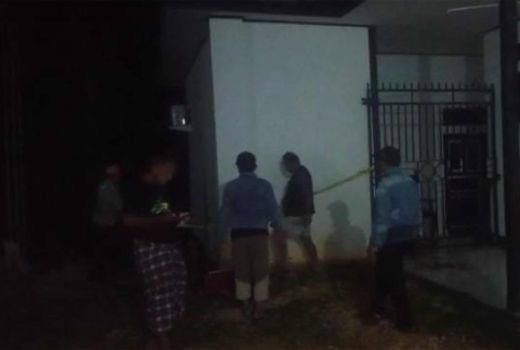 Gedung DPRD Mubar Dibakar, Orang Gila Ancam Habisi Sekuriti - GenPI.co SULTRA