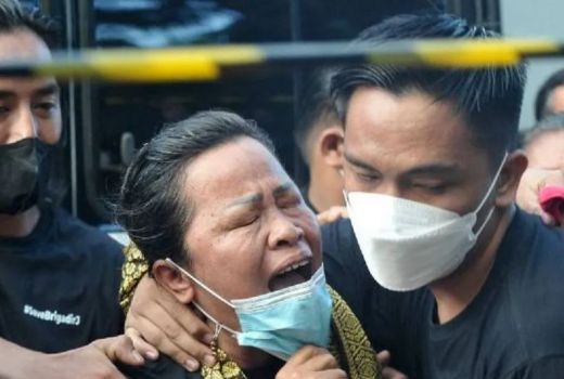 Ucapan Kapolri Listyo Sigit Bikin Ibunda Brigadir J Syok dan Menangis! Sedih - GenPI.co SULTRA