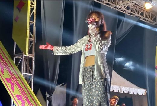 Widy Lepas Jaket, Vierratale Hopnotis Masyarakat Kendari - GenPI.co SULTRA