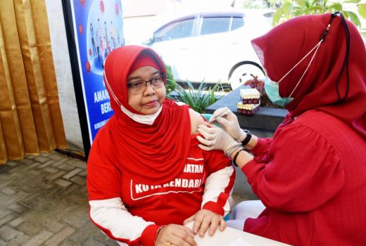Nakes Kendari Mulai Booster Kedua, Dosisnya Berbeda - GenPI.co SULTRA