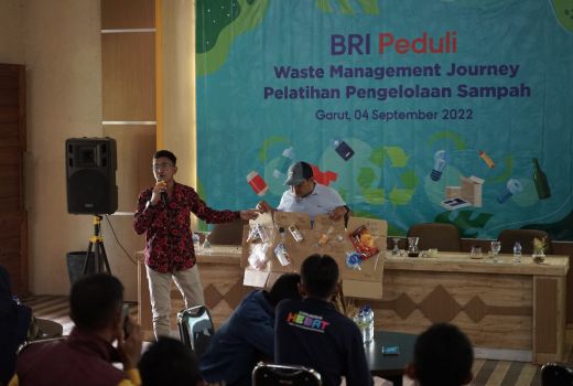 Daur Ulang Sampah Terpadu, BRI Peduli Ajak Masyarakat Jaga Bumi - GenPI.co SULTRA