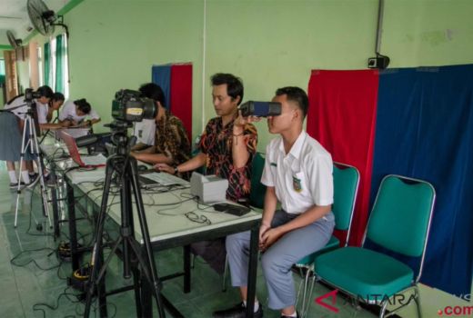 Jaring Pemilih Pemula di Pemilu 2024, Disdukcapil Kendari Jemput Bola ke Sekolah - GenPI.co SULTRA