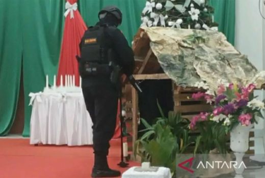 Malam Natal, Jibom Brimobda Sultra Cari Bom di 12 Gereja - GenPI.co SULTRA
