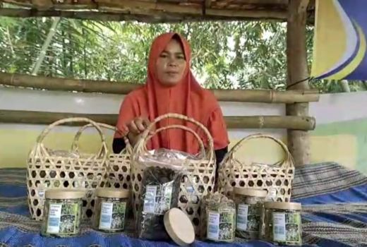 BRI Dukung Penuh, Badriah Sukses Usaha Kerupuk Daun Bambu - GenPI.co SULTRA
