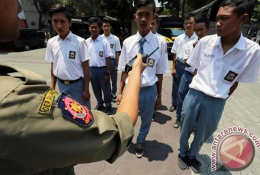 Satpol PP Baubau Ciduk Pelajar Bolos dan Main PS - GenPI.co SULTRA
