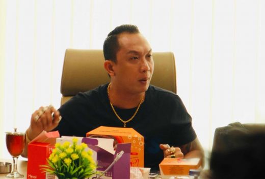 Diduga Terlibat Penipuan Rp1,8 Miliar, Jhon LBF Digugat Cerai Istri - GenPI.co SULTRA