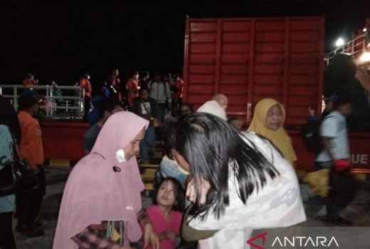 Mati Mesin, 3 Balita Penumpang Kapal Dievakuasi Basarnas Kendari - GenPI.co SULTRA