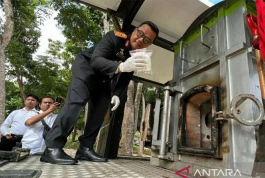 Bakar Uang Haram Rp6 Miliar, Polisi Selamatkan 8.250 Warga Sultra - GenPI.co SULTRA