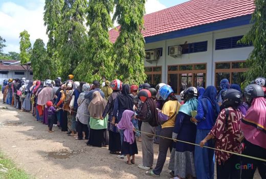 Warga Serbu Minyak Goreng Murah, Rela Antre dan Wajib Marah-Marah - GenPI.co SULTRA